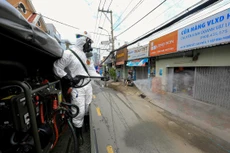 Quân đội bắt đầu 7 ngày phun khử khuẩn toàn TP.HCM