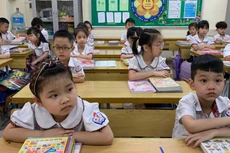Học sinh lớp 1, 2 tại Hà Nội không phải làm bài kiểm tra cuối năm vì chưa thể đến trường do dịch Covid-19