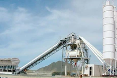 HSMT cũng bị nhà thầu phản ánh về yêu cầu thiết bị khi bắt buộc nhà thầu phải có 6 máy trộn bê tông 120 m3/h, có trạm trộn bê tông xi măng 120 m3/h, trạm trộn bê tông nhựa 80 tấn/h. Ảnh chỉ mang tính minh họa. Nguồn Internet