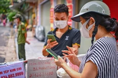 Độc lạ cách bán hàng mùa dịch chưa từng có tại "khu chợ nhà giàu" Hà Nội