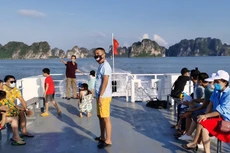 Quảng Ninh cho phép vịnh Hạ Long đón khách du lịch nội tỉnh