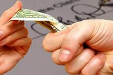 Viện trưởng Viện Nghiên cứu sách và học liệu giáo dục, lừa chạy việc. Ảnh minh họa