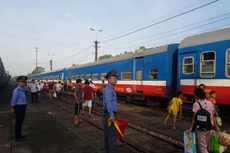 Từ ngày 1/3, tuyến Bắc - Nam chỉ duy trì 2 đôi tàu khách Thống Nhất chạy suốt.