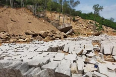 Núi Thị Vải bị băm nát, chẻ đá với số lượng lên tới hàng ngàn viên