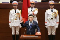 Chủ tịch Quốc hội Vương Đình Huệ tuyên thệ. Ảnh: TTXVN