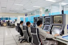 CBCNV làm việc tại Phòng điều khiển Trung tâm Nhà máy Đạm Phú Mỹ