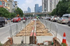 Hầm chui Lê Văn Lương thi công vào ban ngày