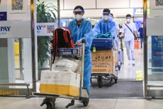 Hà Nội sẽ cách ly tại nhà 7 ngày với người về từ nhiều địa phương để phòng, chống dịch Covid-19. Ảnh: Giang Huy.