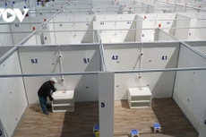 Công việc tháo các mô đun tại bệnh viện dã chiến ở Đà Nẵng được tiến hành khẩn trương