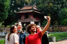 Từ 15/8/2025, miễn thị thực cho công dân 12 nước vào Việt Nam du lịch