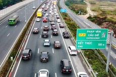 Tốc độ cho phép khi xe đi qua phạm vi đoạn Km225+900 - Km227+500 (bao gồm cả hầm Phú Thứ) của đường cao tốc không quá 60km/h.