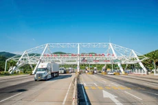 Ngay sau khi nhận được đề nghị của Cục Đường bộ Việt Nam, Tập đoàn Đèo Cả đã thông báo thực hiện miễn thu phí cho tất cả xe cứu trợ từ ngày 8/10/2025. 