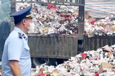 Tiêu huỷ hơn 91.000 sản phẩm mỹ phẩm vi phạm. Ảnh: Đội 22