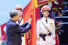 Tổng Bí thư Tô Lâm thay mặt Đảng và Nhà nước trao tặng Huân chương Độc lập hạng Nhất cho ngành Tài chính.