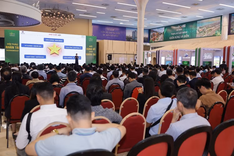 Việc đẩy mạnh tuyển dụng quy mô lớn được xem là bước chuẩn bị về nguồn lực nhân sự cho giai đoạn phục hồi và tăng trưởng tiếp theo của NovaGroup