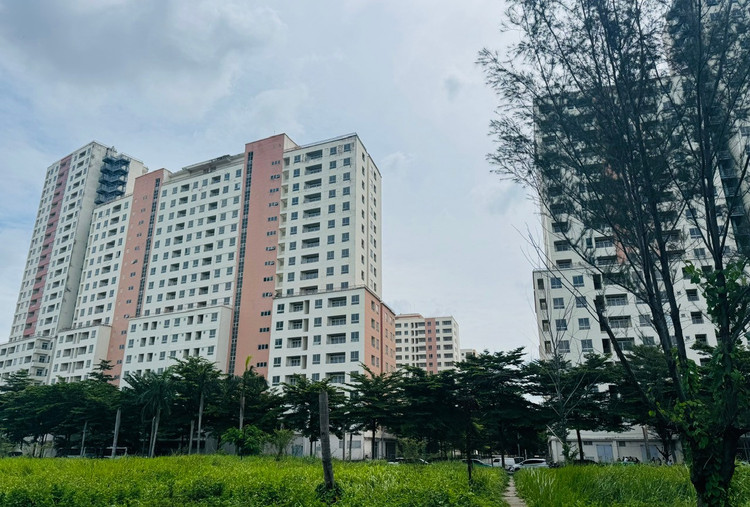 Để NƠXH thực sự đến tay người cần và không chỉ là “cánh cửa hẹp”, các chuyên gia và cơ quan chức năng cho rằng, cần phải có những giải pháp đồng bộ và quyết liệt. Ảnh: Trường An