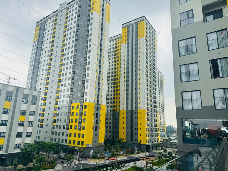 Sự mất cân đối nguồn cung, đặc biệt là phân khúc trung cấp, khiến thị trường khó duy trì sức mua bền vững. Ảnh: Trường An