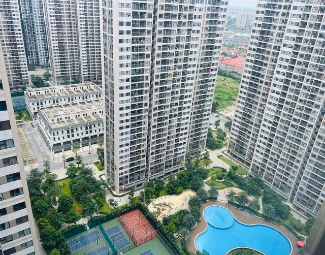 Khi mặt bằng giá bị đẩy đi quá xa so với thu nhập trung bình của đại đa số người dân, thị trường có nguy cơ rơi vào tình trạng "đói" căn hộ vừa túi tiền, tạo ra một lỗ hổng lớn trong cấu trúc nhà ở đô thị. Ảnh: Internet