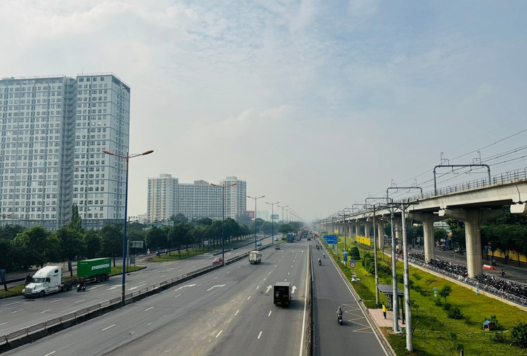 Khi thời gian di chuyển giữa trung tâm và vùng ven được rút ngắn, nhu cầu nhà ở khu vệ tinh tăng mạnh. Ảnh: Gia An