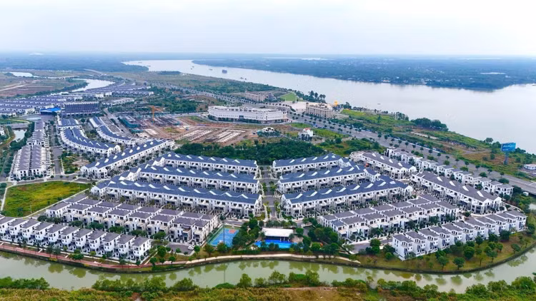 Nếu lãi suất thả nổi tiếp tục ở mức 12-14%, thị trường sẽ khó trở lại trạng thái giao dịch sôi động như những giai đoạn trước. Ảnh: NVL