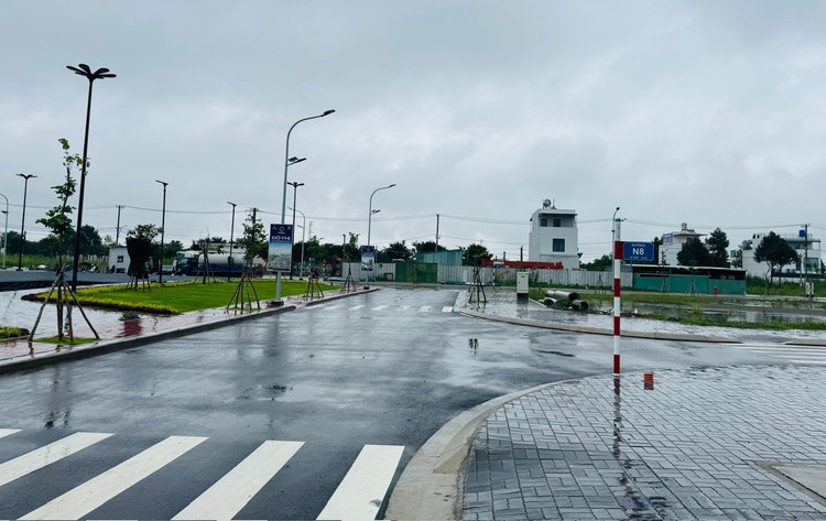 Ở phân khúc đất nền, lượng tiêu thụ trong năm 2025 tăng khoảng 69% so với năm 2024, dù nguồn cung sơ cấp chỉ tăng nhẹ 2% và vẫn ở mức thấp so với giai đoạn trước năm 2022. Ảnh: Bảo An