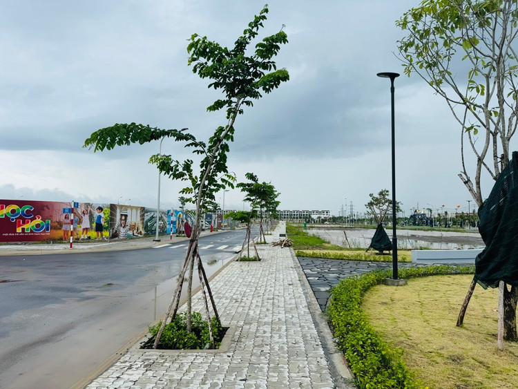 Theo HoREA, mức thu hiện nay quá cao, vượt khả năng của người dân và doanh nghiệp. Ảnh: Bảo Tín