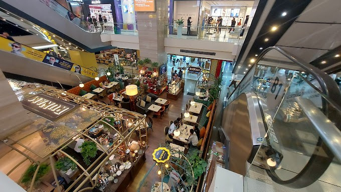 Các thương hiệu Trung Quốc và Việt Nam cùng mở rộng hiện diện tại các trung tâm thương mại TP.HCM. Ảnh: Internet