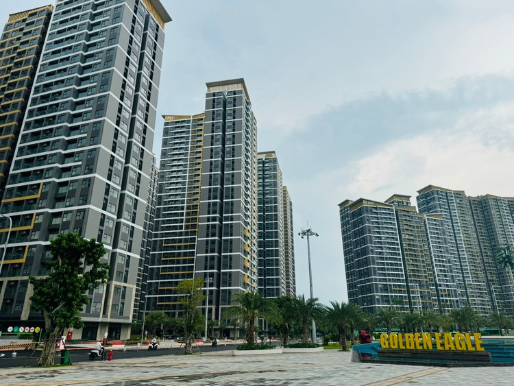 Các chuyên gia cho rằng, nỗ lực kéo giảm giá nhà chỉ mang tính tạm thời nếu không đi kèm những thay đổi căn cơ về quy hoạch, hạ tầng và cơ chế tài chính dài hạn. Ảnh: Bảo Tín