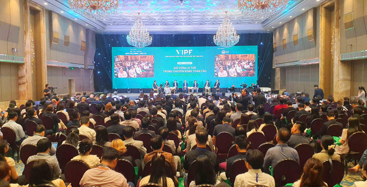 Sự kiện quy tụ các nhà hoạch định chính sách, chuyên gia, nhà đầu tư trong và ngoài nước nhằm phân tích bối cảnh mới của thị trường trong dòng chảy chuyển động toàn cầu và nhận diện cơ hội tăng trưởng mới cho lĩnh vực bất động sản công nghiệp. Ảnh: Lê Toàn