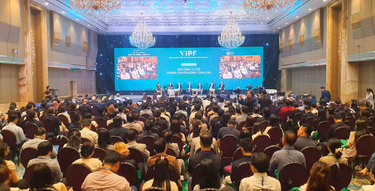 Sự kiện quy tụ các nhà hoạch định chính sách, chuyên gia, nhà đầu tư trong và ngoài nước nhằm phân tích bối cảnh mới của thị trường trong dòng chảy chuyển động toàn cầu và nhận diện cơ hội tăng trưởng mới cho lĩnh vực bất động sản công nghiệp. Ảnh: Lê Toàn