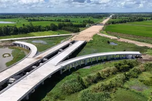 Dự án cao tốc Châu Đốc - Cần Thơ - Sóc Trăng, giai đoạn 1 thiếu cát, đá - Ảnh: Báo Xây dựng