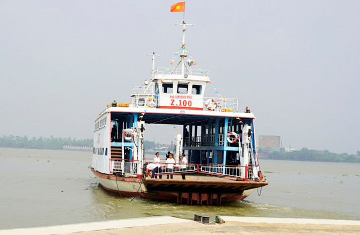 Bến phà tạm Rạch Miễu huy động 4 phà, tăng gấp đôi ngày thường để phục vụ người dân dịp lễ 30/4