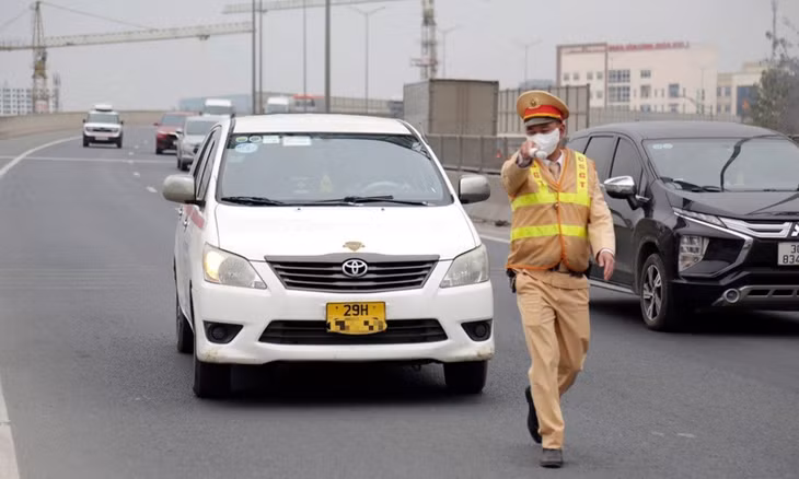 Chính phủ đề xuất nâng mức phạt tiền với vi phạm trong lĩnh vực giao thông đường bộ cao gấp đôi hiện hành Chính phủ đề xuất nâng mức phạt tiền với vi phạm trong lĩnh vực giao thông đường bộ cao gấp đôi hiện hành