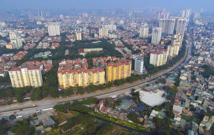 Khoảng 1 km từ ngõ 192 Lê Trọng Tấn tới đoạn giao cắt với phố Trần Nguyên Đán cơ bản được hoàn thiện phần kết cấu mặt đường và vỉa hè.