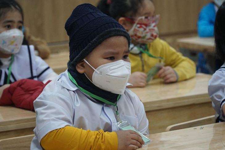 Học sinh lớp 1 ở Đà Nẵng đeo khẩu trang trong suốt thời gian ở trường