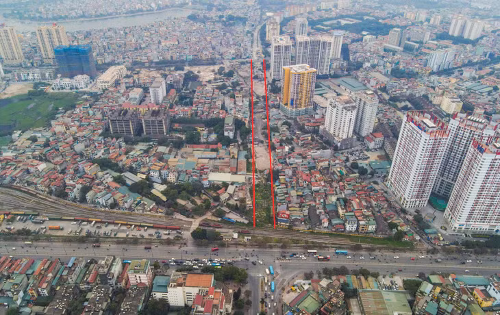 Điểm cuối tuyến của dự án kết nối với đường Kim Đồng qua nút giao với đường Giải Phóng. Năm 2018, UBND Hà Nội đã phê duyệt nghiên cứu tiền khả thi Dự án hầm chui qua đây để tránh xung đột với hệ thống đường sắt. Theo phương án, hầm chui dài khoảng 600 m với tổng mức đầu tư 670 tỷ đồng. Thời gian thực hiện Dự án dự kiến từ năm 2019 - 2020, tuy nhiên đến nay hầm chui này chưa được khởi công do đường Vành đai 2,5 Đầm Hồng - Quốc lộ 1 chưa hoàn thành.