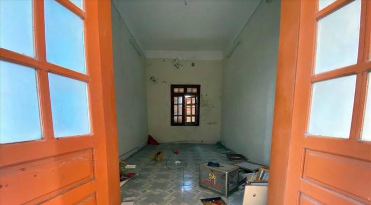 Bên trong nhiều phòng không được khóa của.