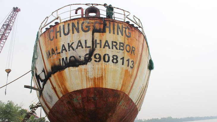 Tàu Chung Ching được buôn lậu về Hải Phòng để bán sắt vụn