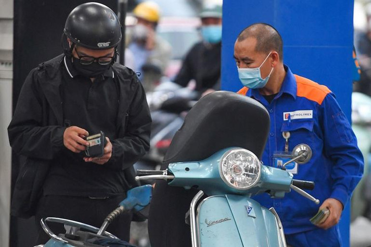 Giá xăng dầu trong nước hạ nhiệt theo biến động giá thế giới