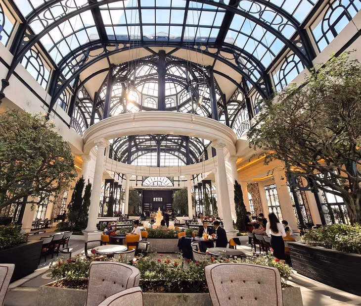 Dinh thự ánh sáng Garden Palace như “Viên pha lê đa giác” làm say lòng những vị khách ngay lần đầu đặt chân đến