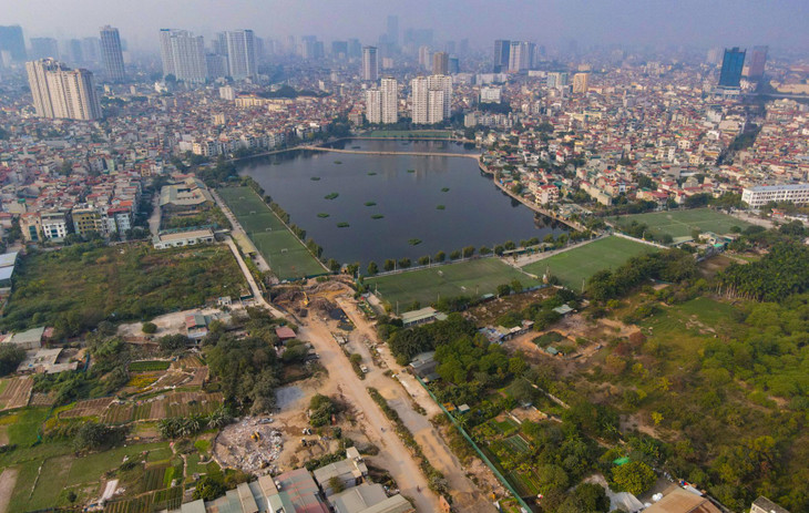 Dự án đường Vành đai 2,5 đoạn Đầm Hồng - Quốc lộ 1 được UBND TP. Hà Nội phê duyệt từ năm 2002 và khởi công vào tháng 3/2014. Dự án đi qua quận Thanh Xuân và Hoàng Mai với chiều dài khoảng 2,1 km, mặt đường rộng 40 m với tổng mức đầu tư khoảng 1.300 tỷ đồng.