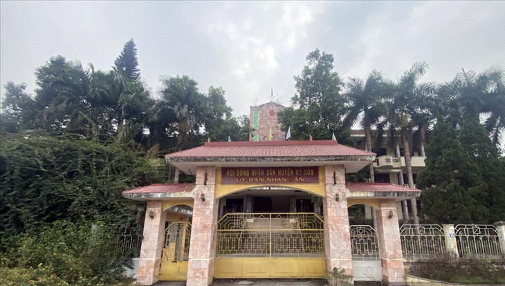 Tại quyết định số 2921 nêu rõ, cho phép UBND TP Hòa Bình chuyển mục đích sử dụng đất thực hiện đấu giá quyền sử dụng đất và tài sản gắn liền với đất khu đất trụ sở Hội đồng nhân dân và UBND huyện Kỳ Sơn (cũ) và trụ sở Huyện ủy Kỳ Sơn (cũ) tại phường Kỳ Sơn.