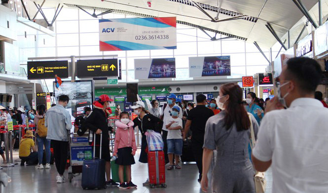 Người dân và du khách rời Đà Nẵng vào cuối tháng 7, khi dịch bệnh COVID-19 bùng phát ở Đà Nẵng