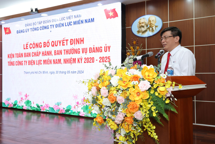 Ông Lê Văn Trang - Bí thư Đảng ủy, Chủ tịch Hội đồng thành viên EVNSPC phát biểu tại lễ công bố Quyết định