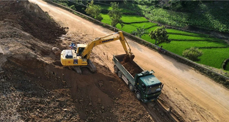 Nhà thầu thi công một dự án cải tạo, nâng cấp tuyến đường quốc lộ