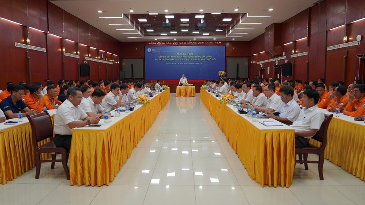 Tổng giám đốc EVNHCMC Nguyễn Văn Thanh gặp gỡ, động viên Đội xung kích hỗ trợ thi công xây dựng dự án đường dây 500kV mạch 3 Quảng Trạch – Phố Nối