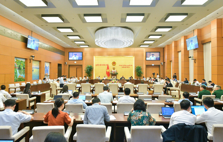 Quang cảnh phiên họp