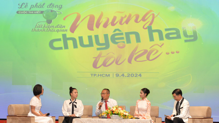 Quang cảnh giao lưu tại buổi lễ