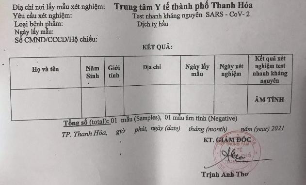 Một tấm giấy xét nghiệm Covid-19 do Trung tâm Y tế TP Thanh Hoá cấp song để trống nhiều thông tin cá nhân và thời gian lấy mẫu
