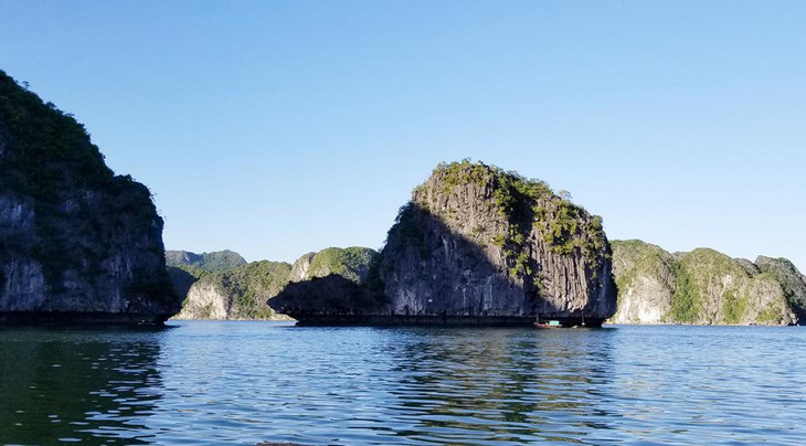Hòn Con Rùa- một trong những kỳ quan thiên nhiên tạo hóa tại Vịnh Lan Hạ, Cát Bà
